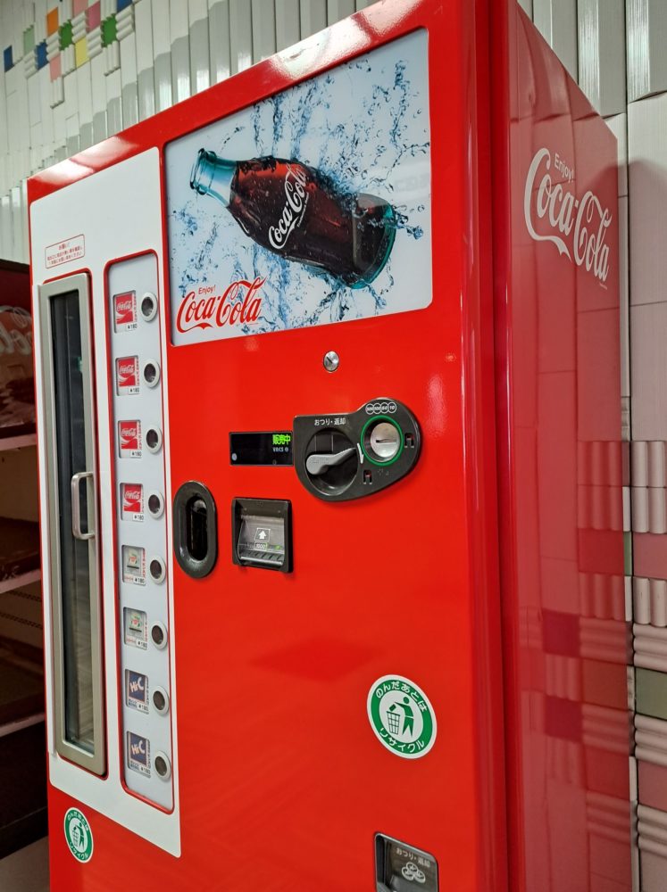 瓶のコカ・コーラ自動販売機で新登場